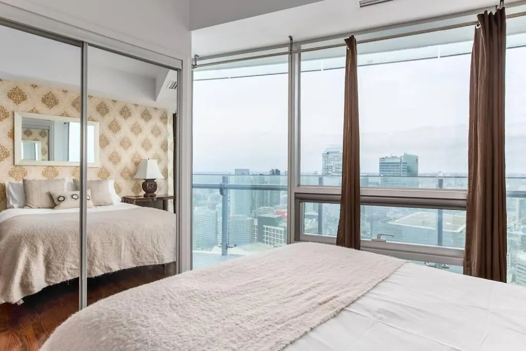 Two Bd Cn Tower And Lake Ontario View Toronto Apartment